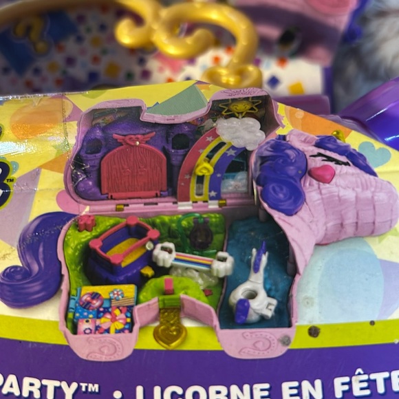 Polly Pocket 2-in-1 Travel Toy Playset, Unicorn Toy with 2 Dolls & 25 Surprise - Picture 2 of 3